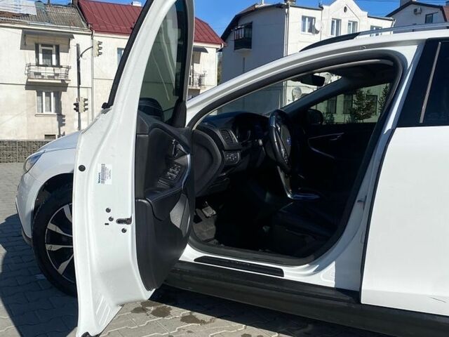 Белый Вольво В40, объемом двигателя 1.5 л и пробегом 102 тыс. км за 18500 $, фото 8 на Automoto.ua