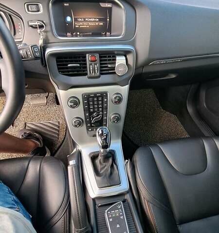 Білий Вольво V40, об'ємом двигуна 1.97 л та пробігом 165 тис. км за 18200 $, фото 20 на Automoto.ua