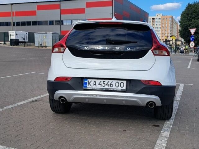 Білий Вольво V40, об'ємом двигуна 2 л та пробігом 167 тис. км за 18500 $, фото 2 на Automoto.ua