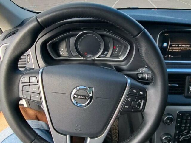 Белый Вольво В40, объемом двигателя 1.97 л и пробегом 175 тыс. км за 15500 $, фото 21 на Automoto.ua