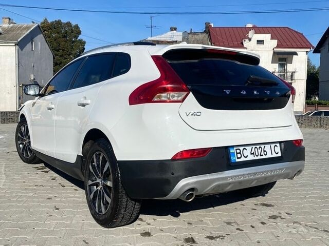 Белый Вольво В40, объемом двигателя 1.5 л и пробегом 102 тыс. км за 18500 $, фото 4 на Automoto.ua