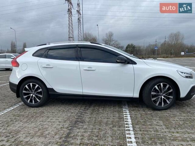 Белый Вольво В40, объемом двигателя 1.5 л и пробегом 135 тыс. км за 18500 $, фото 3 на Automoto.ua