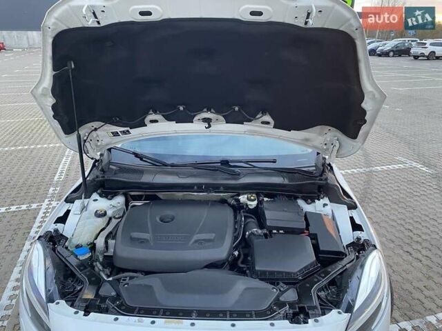 Белый Вольво В40, объемом двигателя 1.5 л и пробегом 135 тыс. км за 18500 $, фото 29 на Automoto.ua