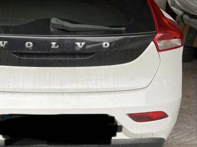 Білий Вольво V40, об'ємом двигуна 1.6 л та пробігом 130 тис. км за 20081 $, фото 1 на Automoto.ua