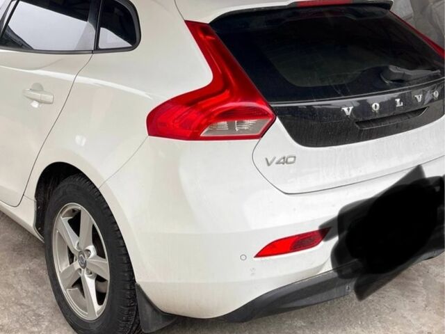 Білий Вольво V40, об'ємом двигуна 1.6 л та пробігом 130 тис. км за 20081 $, фото 2 на Automoto.ua