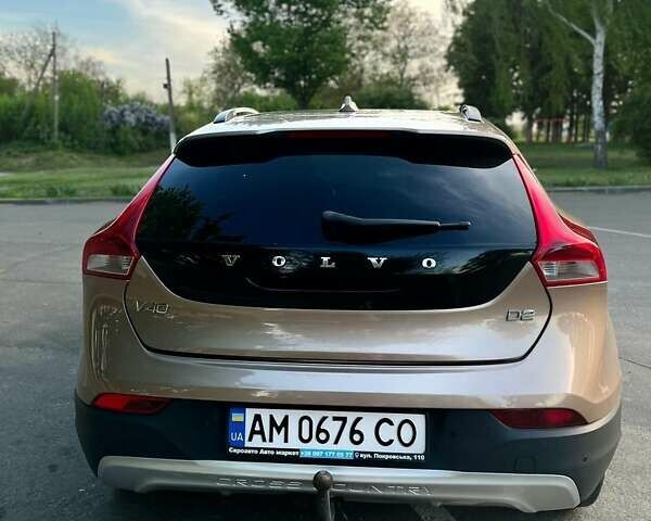 Бежевий Вольво V40, об'ємом двигуна 1.56 л та пробігом 268 тис. км за 12000 $, фото 12 на Automoto.ua