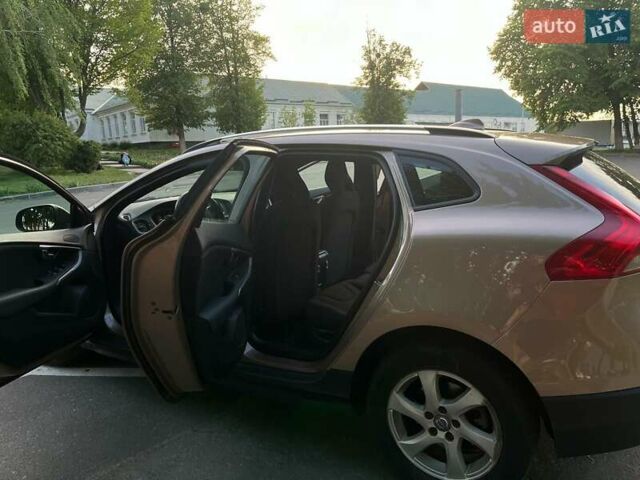 Бежевий Вольво V40, об'ємом двигуна 1.56 л та пробігом 268 тис. км за 12000 $, фото 10 на Automoto.ua