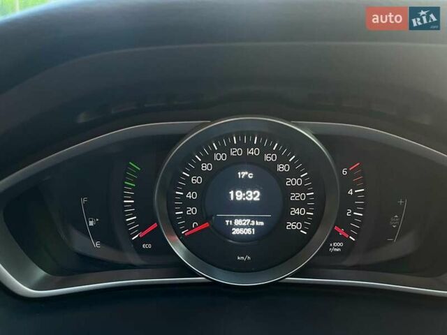 Бежевий Вольво V40, об'ємом двигуна 1.56 л та пробігом 268 тис. км за 12000 $, фото 11 на Automoto.ua