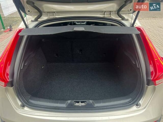 Бежевый Вольво В40, объемом двигателя 1.97 л и пробегом 87 тыс. км за 16500 $, фото 8 на Automoto.ua