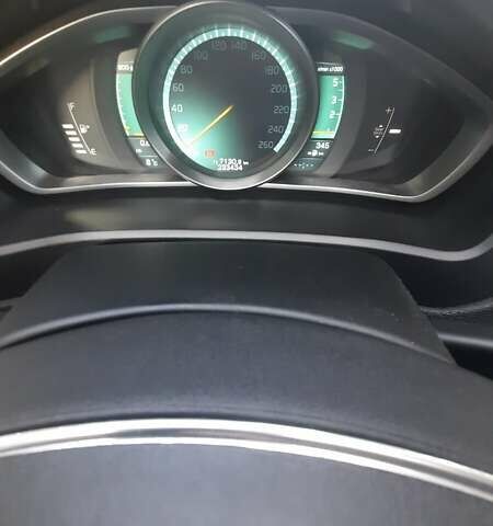 Чорний Вольво V40, об'ємом двигуна 1.56 л та пробігом 233 тис. км за 9000 $, фото 1 на Automoto.ua