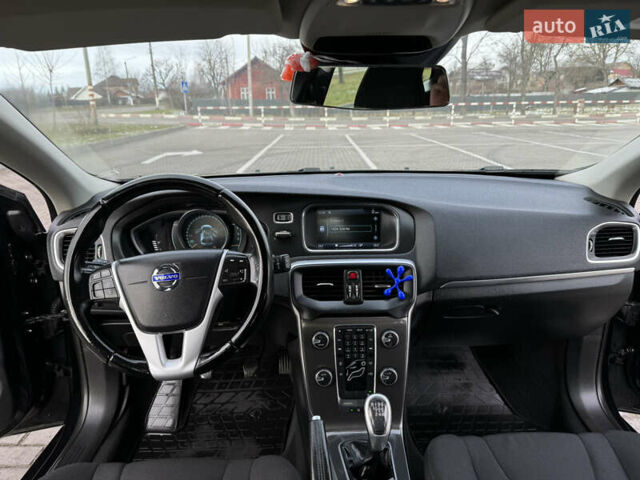 Черный Вольво В40, объемом двигателя 1.56 л и пробегом 214 тыс. км за 9800 $, фото 56 на Automoto.ua