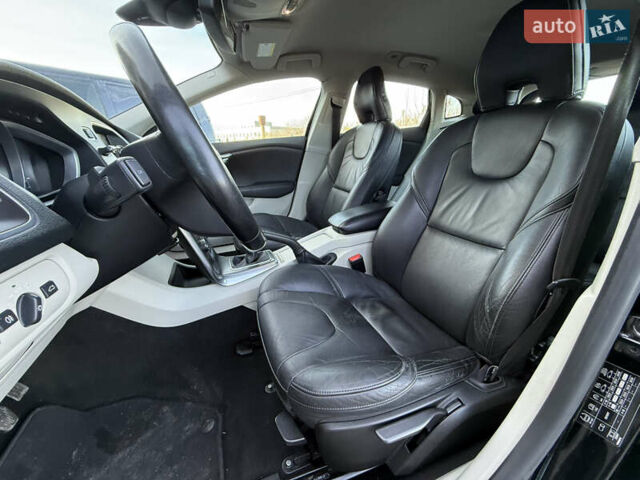 Чорний Вольво V40, об'ємом двигуна 1.6 л та пробігом 212 тис. км за 10999 $, фото 51 на Automoto.ua