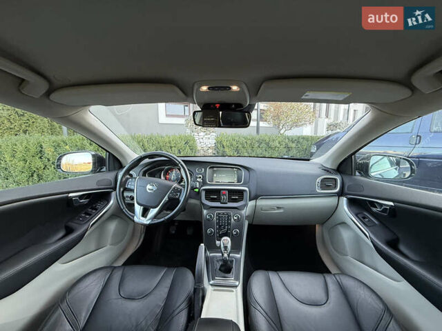 Чорний Вольво V40, об'ємом двигуна 1.6 л та пробігом 212 тис. км за 10999 $, фото 4 на Automoto.ua
