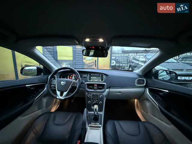 Черный Вольво В40, объемом двигателя 1.6 л и пробегом 212 тыс. км за 11600 $, фото 4 на Automoto.ua