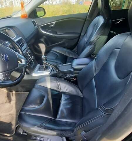 Чорний Вольво V40, об'ємом двигуна 1.56 л та пробігом 233 тис. км за 9000 $, фото 6 на Automoto.ua