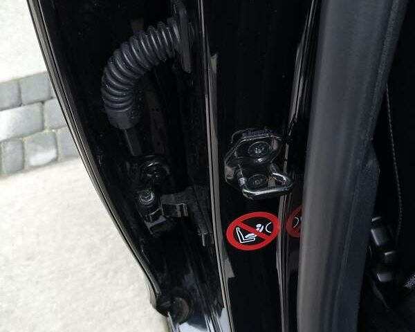 Черный Вольво В40, объемом двигателя 1.98 л и пробегом 215 тыс. км за 11000 $, фото 51 на Automoto.ua