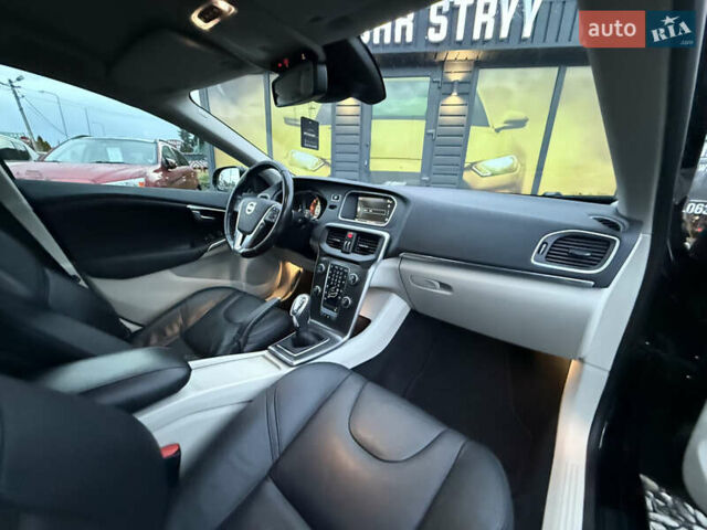 Черный Вольво В40, объемом двигателя 1.6 л и пробегом 212 тыс. км за 11600 $, фото 30 на Automoto.ua