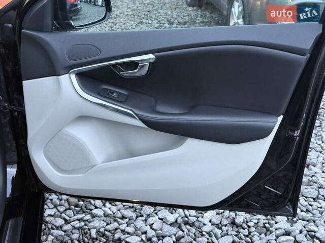 Черный Вольво В40, объемом двигателя 1.6 л и пробегом 212 тыс. км за 11600 $, фото 33 на Automoto.ua