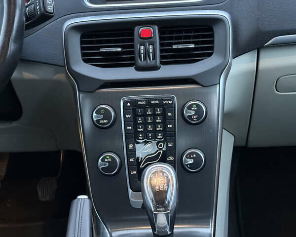 Черный Вольво В40, объемом двигателя 1.6 л и пробегом 212 тыс. км за 11600 $, фото 37 на Automoto.ua