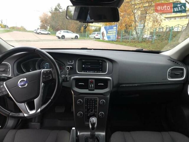 Черный Вольво В40, объемом двигателя 1.56 л и пробегом 148 тыс. км за 8600 $, фото 24 на Automoto.ua