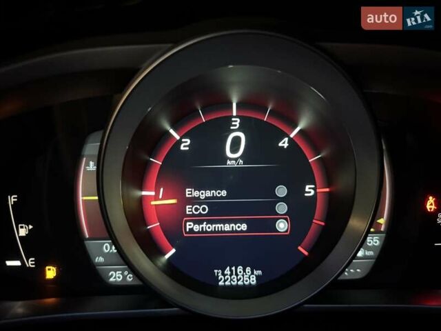Черный Вольво В40, объемом двигателя 1.56 л и пробегом 223 тыс. км за 11999 $, фото 68 на Automoto.ua