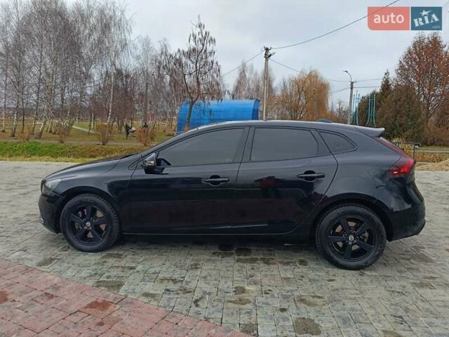 Черный Вольво В40, объемом двигателя 1.98 л и пробегом 208 тыс. км за 11000 $, фото 6 на Automoto.ua