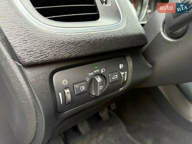 Чорний Вольво V40, об'ємом двигуна 1.56 л та пробігом 207 тис. км за 10599 $, фото 12 на Automoto.ua