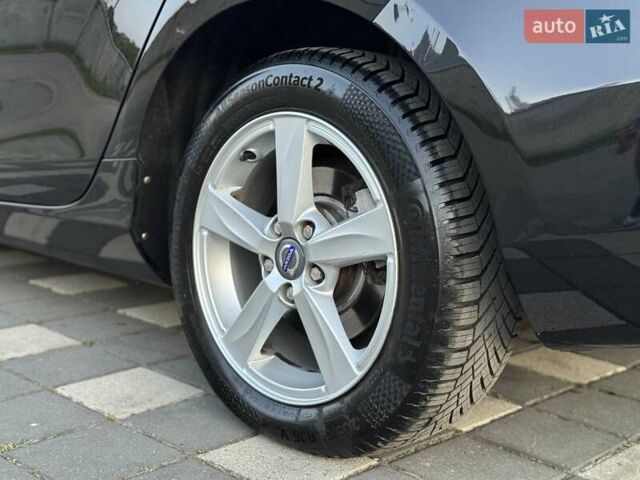 Черный Вольво В40, объемом двигателя 1.6 л и пробегом 218 тыс. км за 11999 $, фото 37 на Automoto.ua