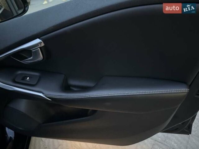 Черный Вольво В40, объемом двигателя 1.56 л и пробегом 223 тыс. км за 11999 $, фото 55 на Automoto.ua