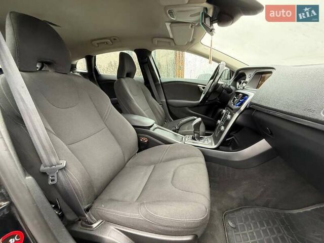 Чорний Вольво V40, об'ємом двигуна 1.56 л та пробігом 207 тис. км за 10599 $, фото 22 на Automoto.ua