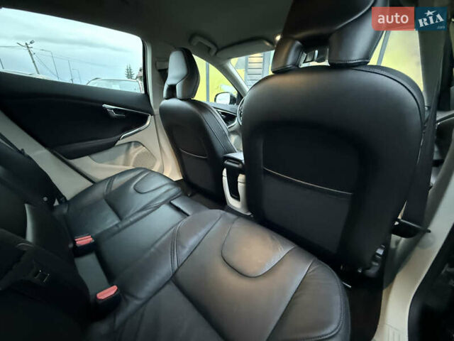 Черный Вольво В40, объемом двигателя 1.6 л и пробегом 212 тыс. км за 11600 $, фото 34 на Automoto.ua