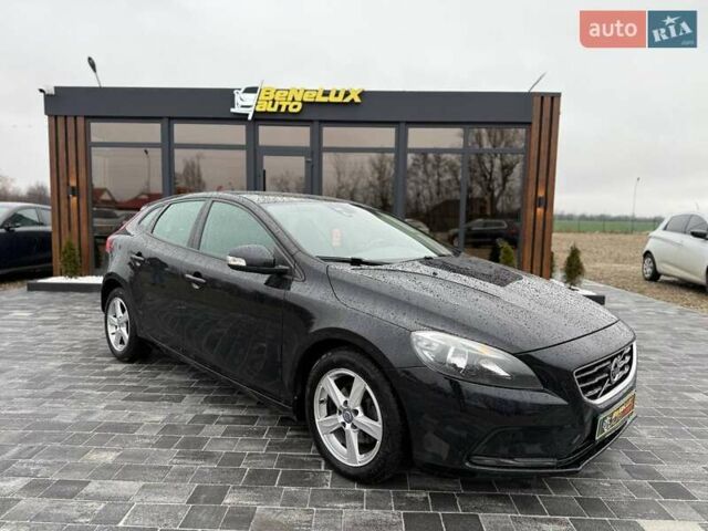 Чорний Вольво V40, об'ємом двигуна 1.56 л та пробігом 207 тис. км за 10599 $, фото 1 на Automoto.ua