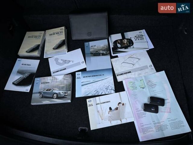 Черный Вольво В40, объемом двигателя 1.56 л и пробегом 223 тыс. км за 11999 $, фото 1 на Automoto.ua