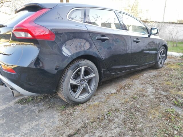 Черный Вольво В40, объемом двигателя 1.6 л и пробегом 254 тыс. км за 10500 $, фото 3 на Automoto.ua