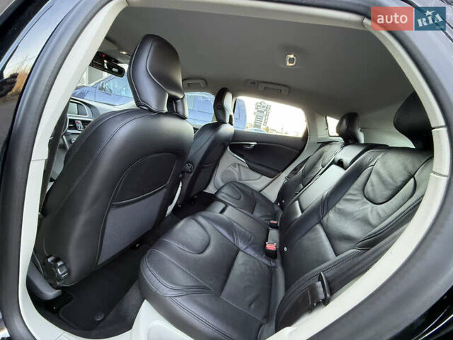 Чорний Вольво V40, об'ємом двигуна 1.6 л та пробігом 212 тис. км за 10999 $, фото 46 на Automoto.ua