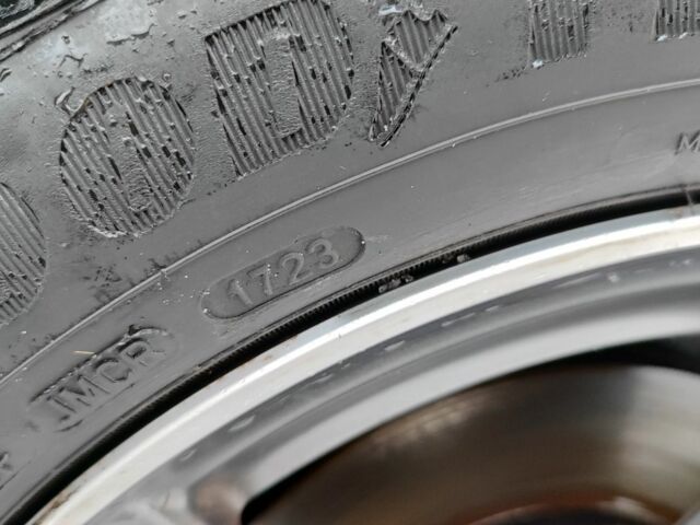 Черный Вольво В40, объемом двигателя 1.6 л и пробегом 254 тыс. км за 10500 $, фото 6 на Automoto.ua