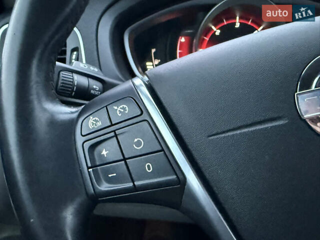 Черный Вольво В40, объемом двигателя 1.6 л и пробегом 212 тыс. км за 11600 $, фото 54 на Automoto.ua