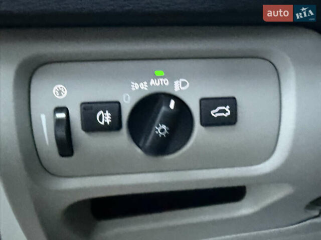 Черный Вольво В40, объемом двигателя 1.6 л и пробегом 212 тыс. км за 11600 $, фото 48 на Automoto.ua