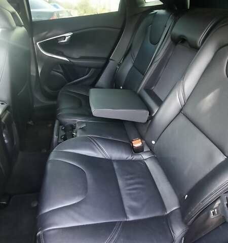 Чорний Вольво V40, об'ємом двигуна 1.56 л та пробігом 233 тис. км за 9000 $, фото 15 на Automoto.ua