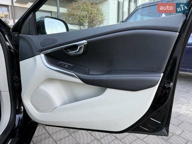 Чорний Вольво V40, об'ємом двигуна 1.6 л та пробігом 212 тис. км за 10999 $, фото 38 на Automoto.ua