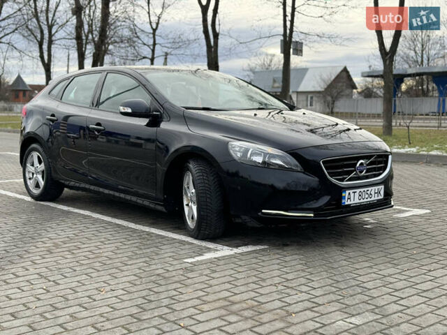 Черный Вольво В40, объемом двигателя 1.56 л и пробегом 214 тыс. км за 9800 $, фото 6 на Automoto.ua
