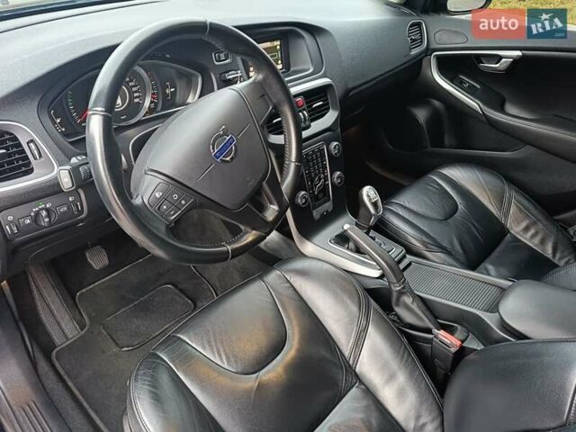 Черный Вольво В40, объемом двигателя 1.98 л и пробегом 208 тыс. км за 11000 $, фото 10 на Automoto.ua