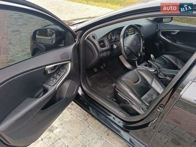 Черный Вольво В40, объемом двигателя 1.98 л и пробегом 208 тыс. км за 11000 $, фото 5 на Automoto.ua