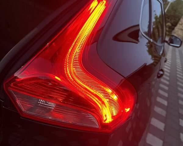 Черный Вольво В40, объемом двигателя 1.6 л и пробегом 218 тыс. км за 11999 $, фото 99 на Automoto.ua