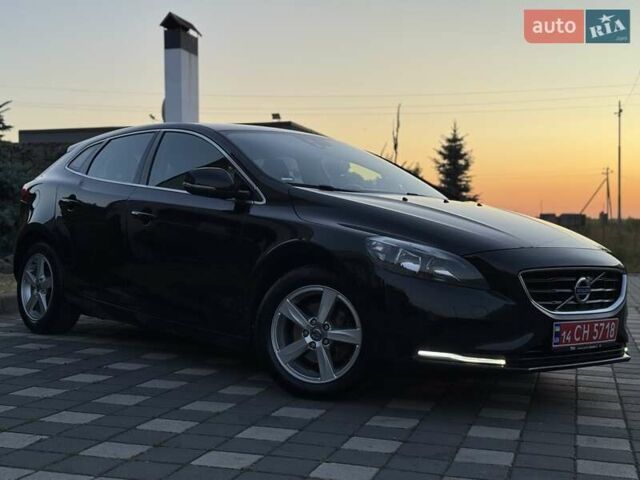 Черный Вольво В40, объемом двигателя 1.6 л и пробегом 218 тыс. км за 11999 $, фото 101 на Automoto.ua