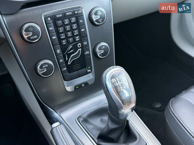 Чорний Вольво V40, об'ємом двигуна 1.6 л та пробігом 212 тис. км за 10999 $, фото 59 на Automoto.ua