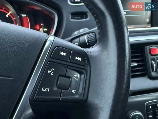 Черный Вольво В40, объемом двигателя 1.6 л и пробегом 212 тыс. км за 11600 $, фото 53 на Automoto.ua