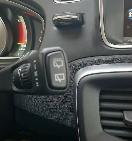 Чорний Вольво V40, об'ємом двигуна 1.56 л та пробігом 233 тис. км за 9000 $, фото 12 на Automoto.ua