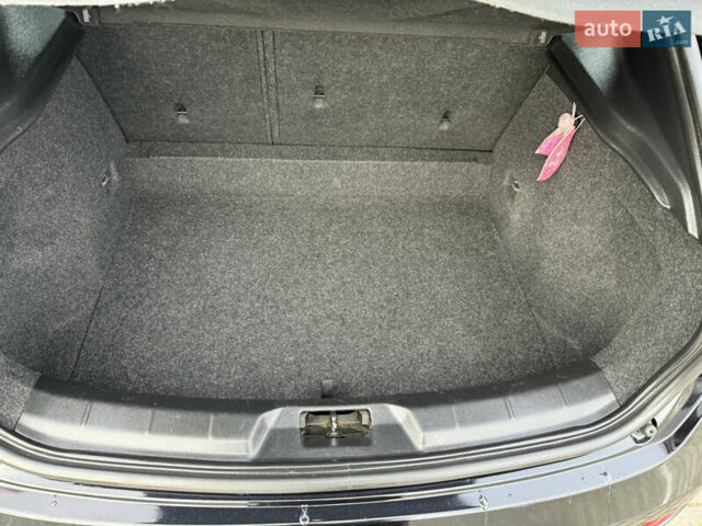 Черный Вольво В40, объемом двигателя 1.56 л и пробегом 214 тыс. км за 9800 $, фото 70 на Automoto.ua