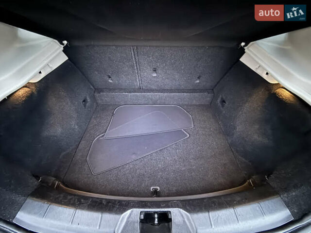 Черный Вольво В40, объемом двигателя 1.6 л и пробегом 212 тыс. км за 11600 $, фото 41 на Automoto.ua